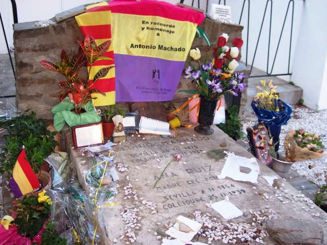 Tumba de Antonio Machado Tumba de Antonio Machado