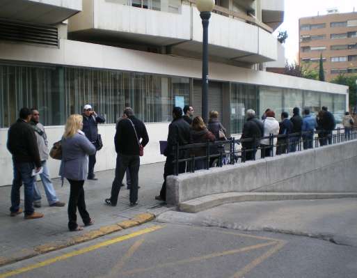 Colas en las oficinas del paro en Valencia Colas en las oficinas del paro en Valencia
