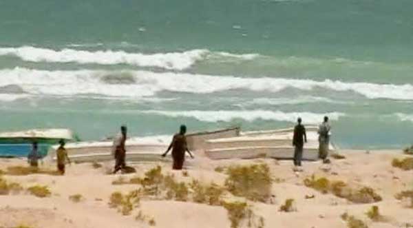 Un grupo de piratas somalíes Un grupo de piratas somalíes
