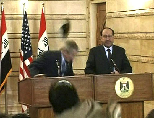Resumen del 2008. Zapatazo a Bush (14/12/2008)