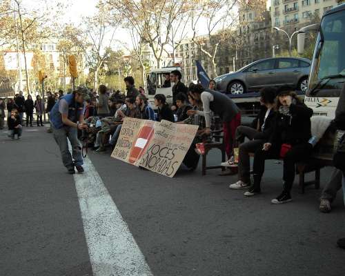 Estudiantes cortan la Gran Via de Barcelona. Estudiantes cortan la Gran Via de Barcelona.
