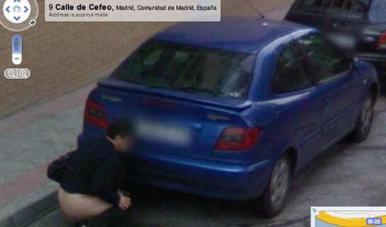 Mujer orinando Mujer orinando