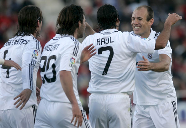 Sergio Ramos, Higuaín, Raúl y Robben. Sergio Ramos, Higuaín, Raúl y Robben.