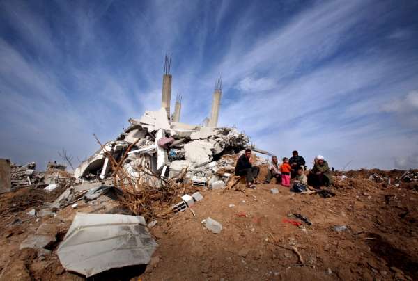 Miles de palestinos sin hogar Miles de palestinos sin hogar