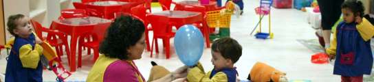 Niños y profesoras en una guardería de Sevilla. Niños y profesoras en una guardería de Sevilla.