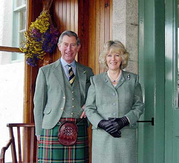 El príncipe Carlos, junto a su esposa Camilla, en una imagen de archivo. El príncipe Carlos, junto a su esposa Camilla, en una imagen de archivo.