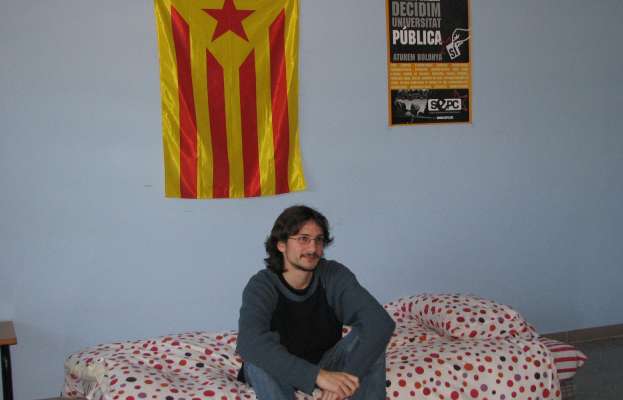 El estudiante Tomàs Sayes, en huelga de hambre. El estudiante Tomàs Sayes, en huelga de hambre.