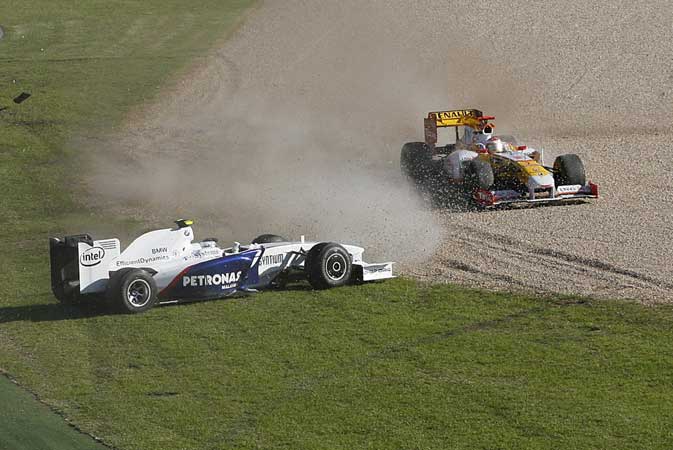Alonso y Heidfeld se salen de la pista Alonso y Heidfeld se salen de la pista