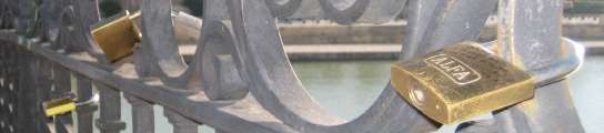 Candados en el puente