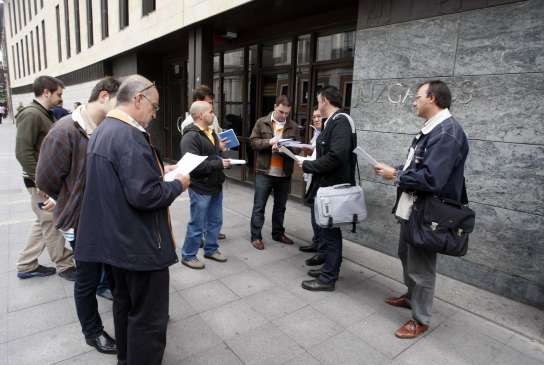 Afectados por comprar dos garajes en una VPO Afectados por comprar dos garajes en una VPO