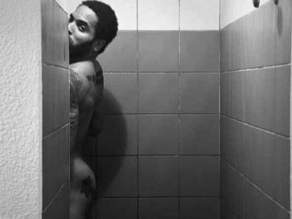 La imagen de Lenny Kravitz desnudo en Twitter La imagen de Lenny Kravitz desnudo en Twitter