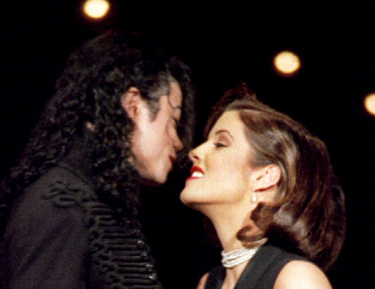 Michael Jackson y Lisa Marie Presley Michael Jackson y Lisa Marie Presley