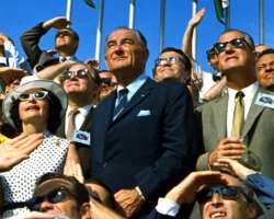 Lyndon B. Johnson ve en directo el desepegue del Apollo 11
