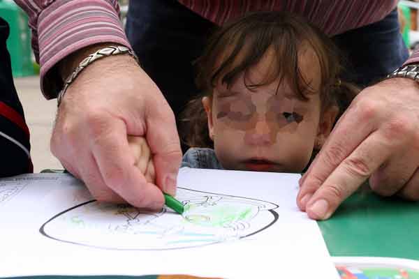 Niña en el colegio Niña en el colegio