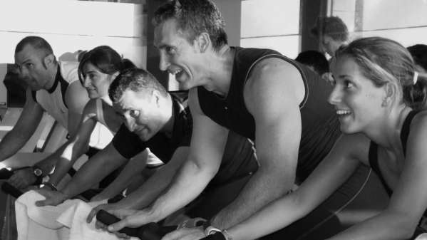 Una clase de spinning Una clase de spinning