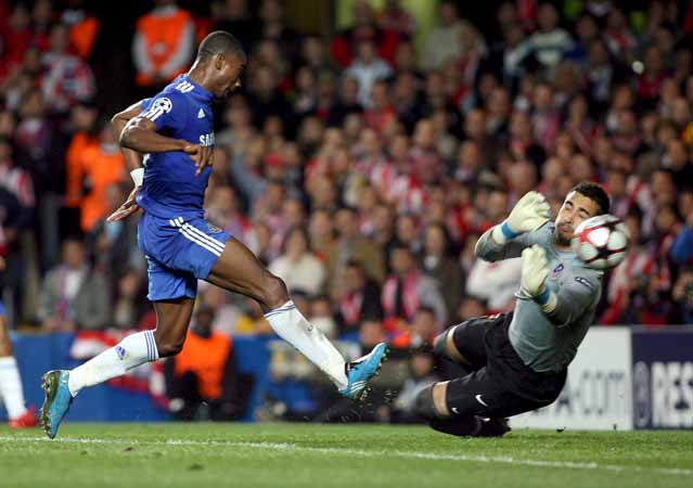 Kalou y Asenjo, en el Chelsea - Atlético Kalou y Asenjo, en el Chelsea - Atlético
