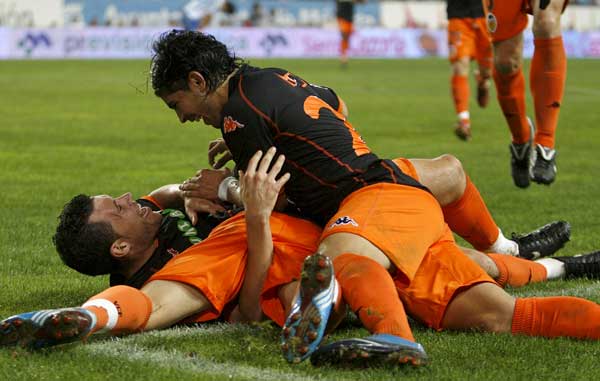 David Navarro y Ever Banega, del Valencia David Navarro y Ever Banega, del Valencia