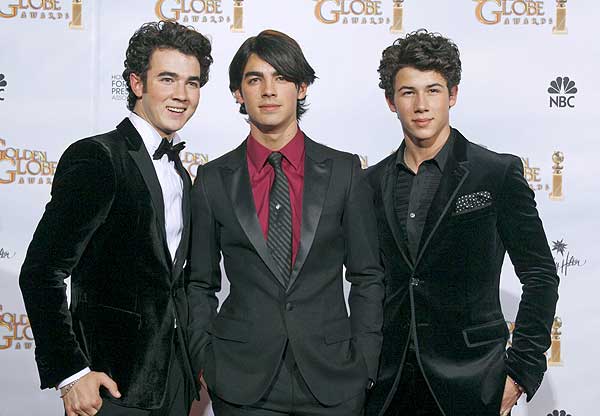 Nick Jonas y sus hermanos Nick Jonas y sus hermanos