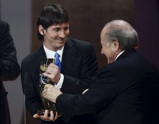 Leo Messi y Joseph Blatter Leo Messi y Joseph Blatter