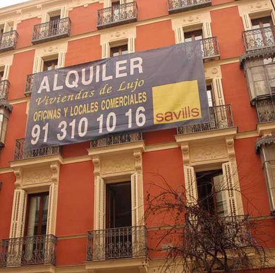 Un edificio con viviendas en alquiler Un edificio con viviendas en alquiler