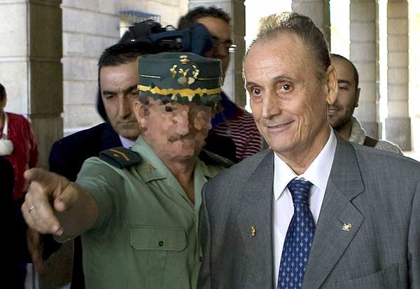 Manuel Ruiz de Lopera Manuel Ruiz de Lopera