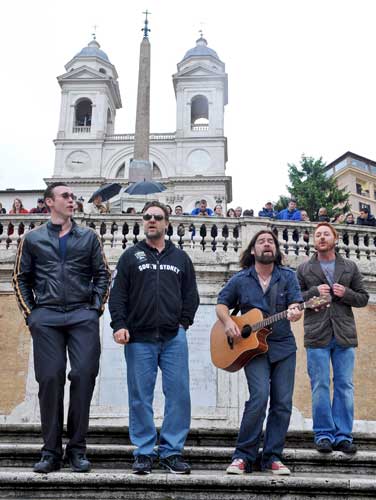 Russell Crowe da un concierto por sorpresa en Roma Russell Crowe da un concierto por sorpresa en Roma