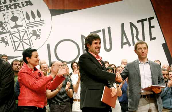 EA y Batasuna sellan un pacto por la independencia vasca EA y Batasuna sellan un pacto por la independencia vasca