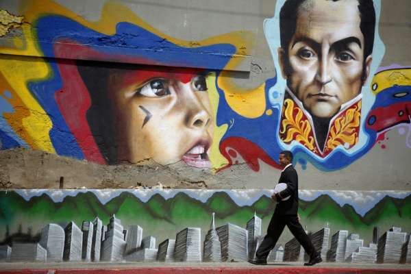 Exhuman los restos de Simón Bolívar en Caracas Exhuman los restos de Simón Bolívar en Caracas