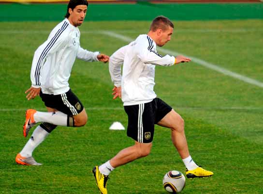 Sami Khedira y Lukas Podolski Sami Khedira y Lukas Podolski