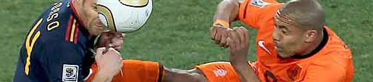 La patada de De Jong a Xabi Alonso