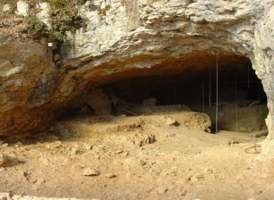 La cueva de las Teixoneres en Moià (Barcelona). La cueva de las Teixoneres en Moià (Barcelona).