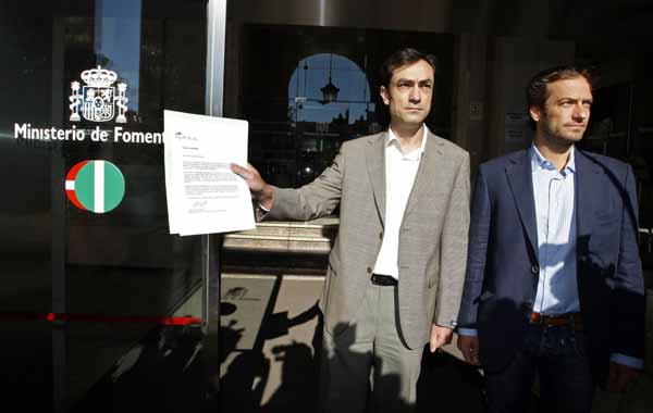 Los controladores quieren que les atienda Blanco. Los controladores quieren que les atienda Blanco.