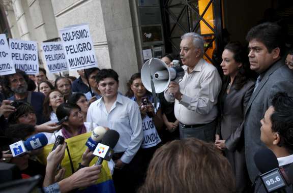 Concentración ante la Embajada de Ecuador Concentración ante la Embajada de Ecuador