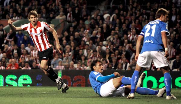 Fernando Llorente ante el Almería Fernando Llorente ante el Almería