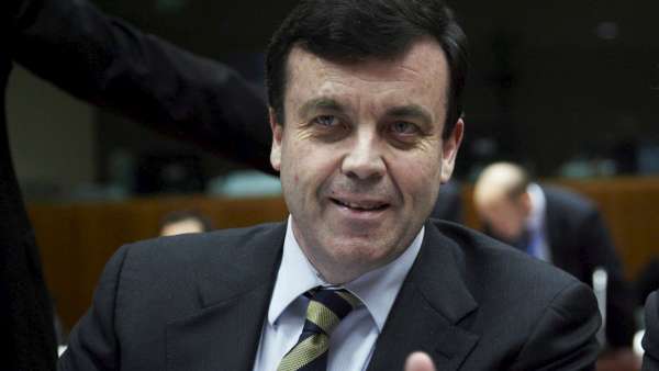 Los ministros de finanzas de la eurozona acuerdan el rescate a Irlanda Los ministros de finanzas de la eurozona acuerdan el rescate a Irlanda
