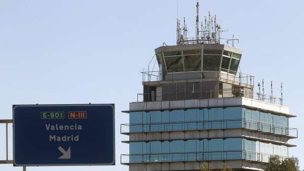 Torre de control del aeropuerto de Manises, Valencia. Torre de control del aeropuerto de Manises, Valencia.