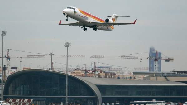 Avión despegando Avión despegando