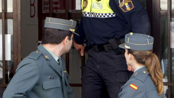 Agentes de la Guardia Civil Agentes de la Guardia Civil