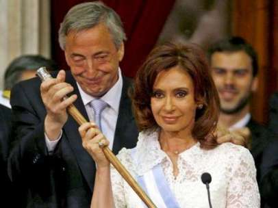 Néstor Kirchner, junto a su esposa Cristina Fernández