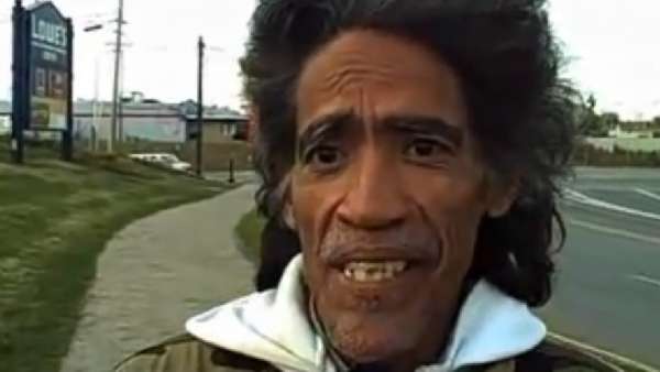 El vagabundo con la voz de oro El vagabundo con la voz de oro