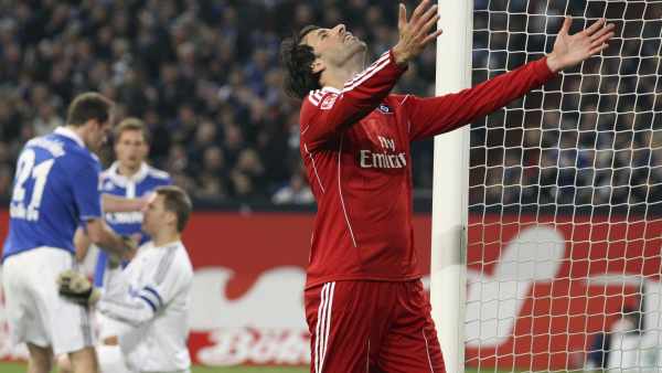 Van Nistelrooy ante el Schalke Van Nistelrooy ante el Schalke