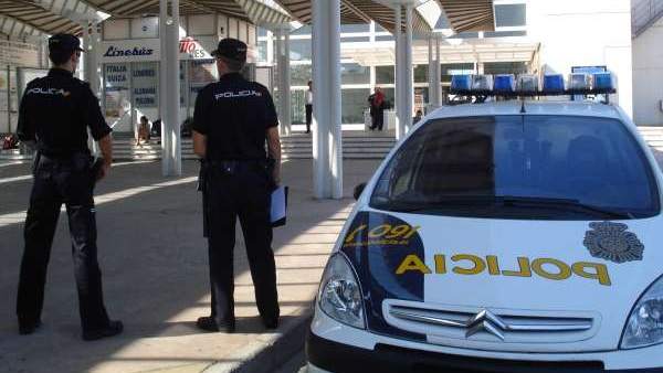 Agentes de Policía Nacional Agentes de Policía Nacional