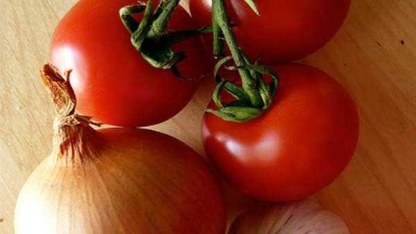 Ajo, cebolla y tomate Ajo, cebolla y tomate