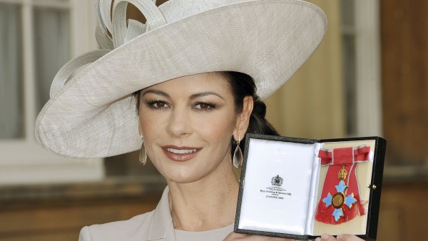 Catherine Zeta-Jones condecorada Catherine Zeta-Jones condecorada