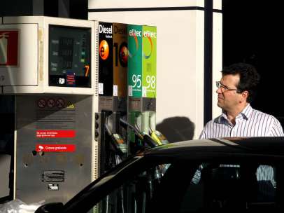 Repostando en la gasolinera