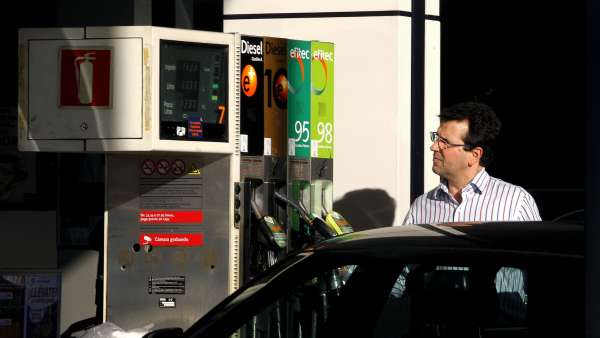 Repostando en la gasolinera Repostando en la gasolinera