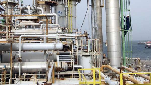 Los rebeldes custodian las petroleras libias Los rebeldes custodian las petroleras libias