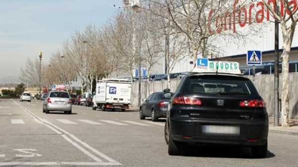 Un coche de autoescuela Un coche de autoescuela