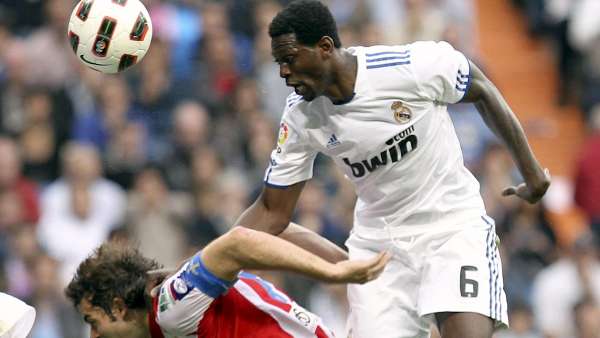 Adebayor ante el Sporting