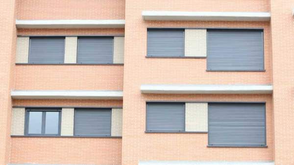 Fachada de un edificio de viviendas Fachada de un edificio de viviendas